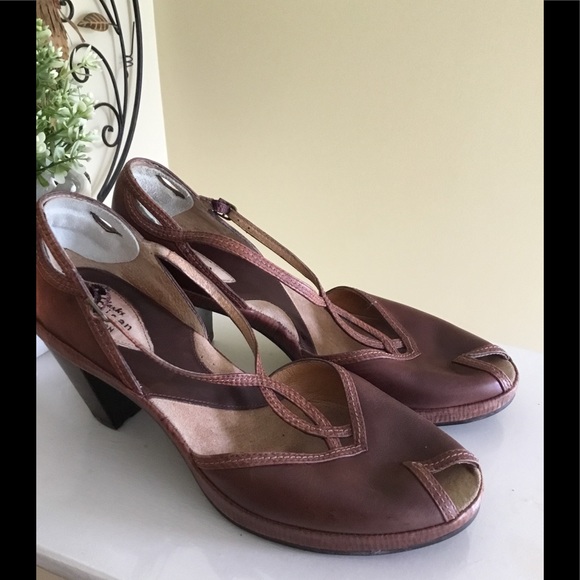 Clarks Artisan collection strappy sandal. - Picture 2 of 6